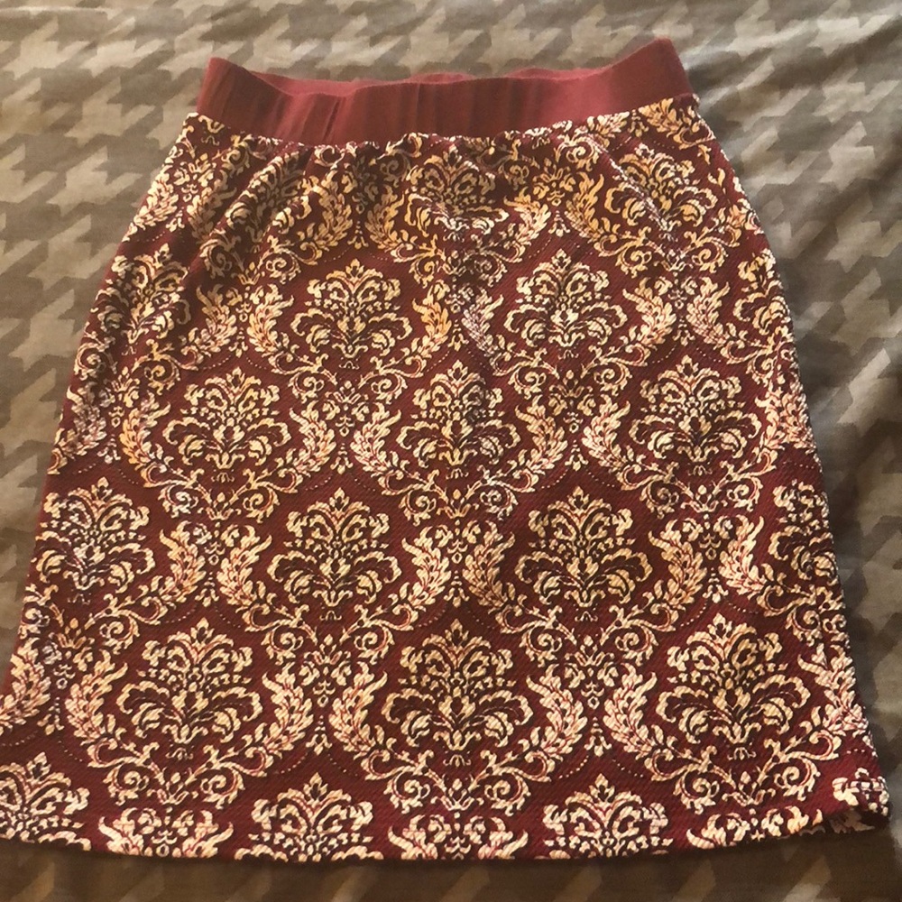 Stretchy pencil skirt